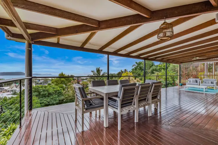 25 Island Drive, Cannonvale QLD 4802