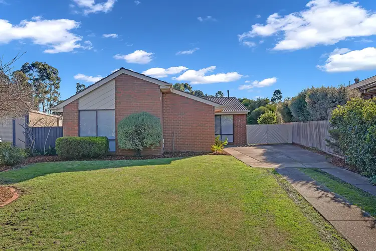 8 Helen Court, Melton West VIC 3337