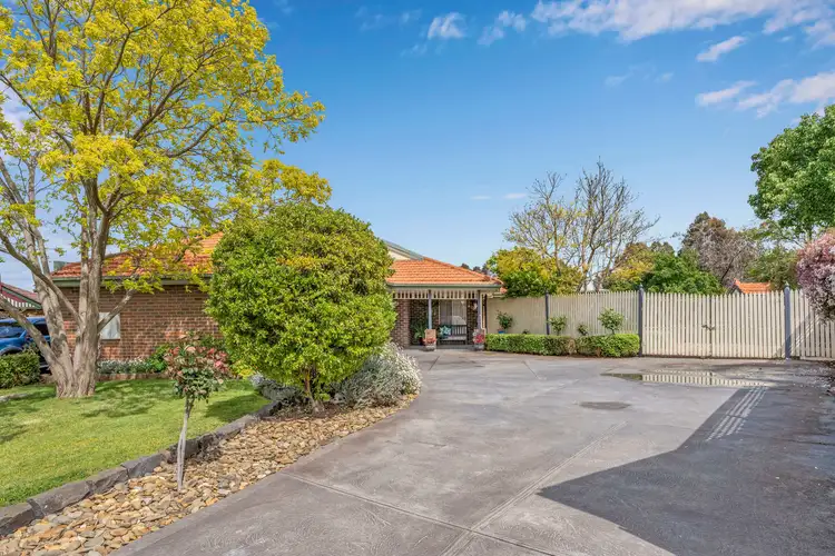 11 Mark Place, Melton West VIC 3337