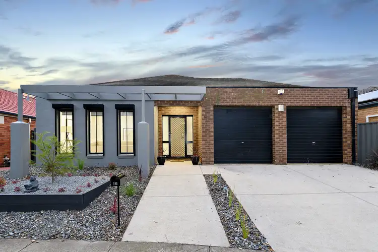 16 Dobell Crescent, Caroline Springs VIC 3023