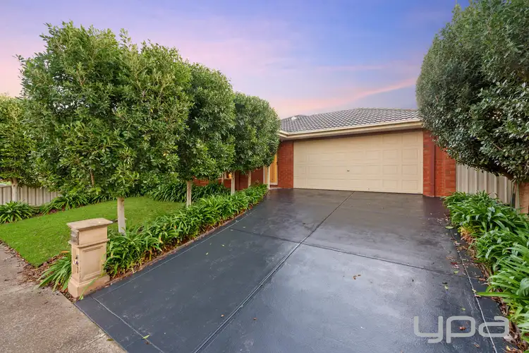 7 Claretown Avenue, Caroline Springs VIC 3023