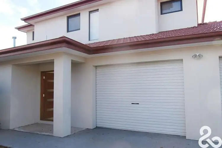 2/12 Mckimmies Road, Lalor VIC 3075
