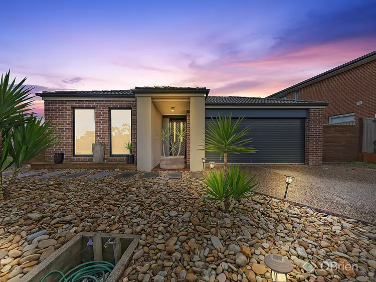 20 Hood Place, Pakenham VIC 3810