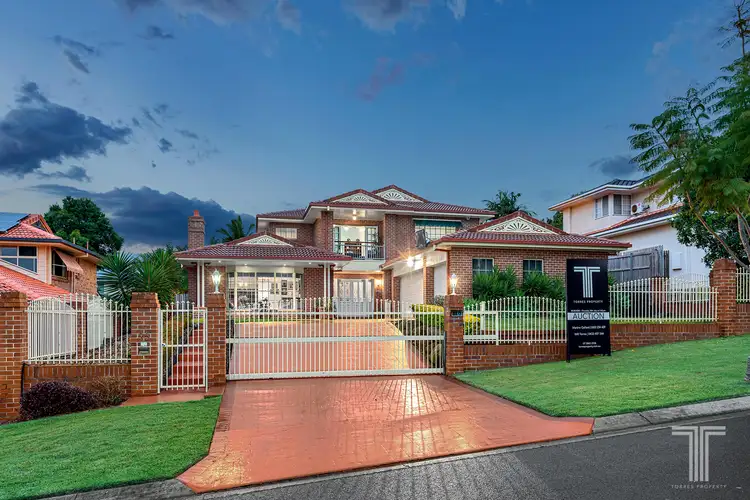 45 Holborn Crescent, Carindale QLD 4152
