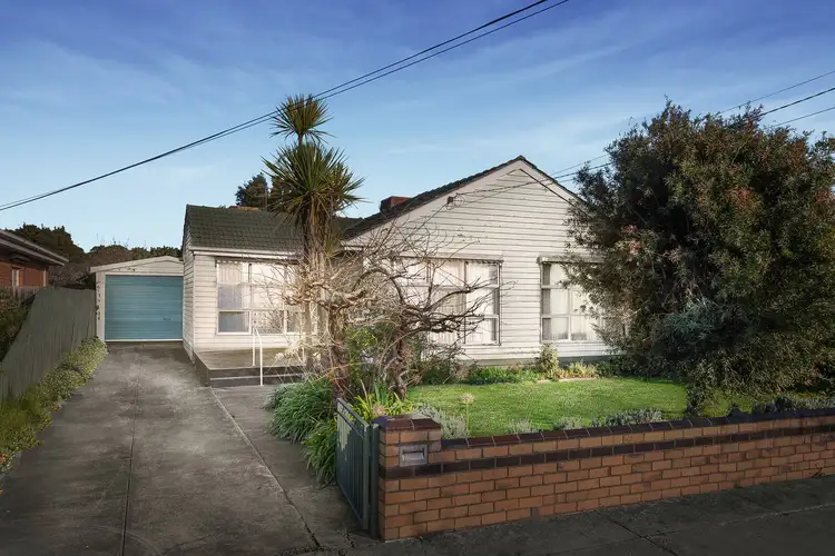 15 Lake Street, Avondale Heights VIC 3034