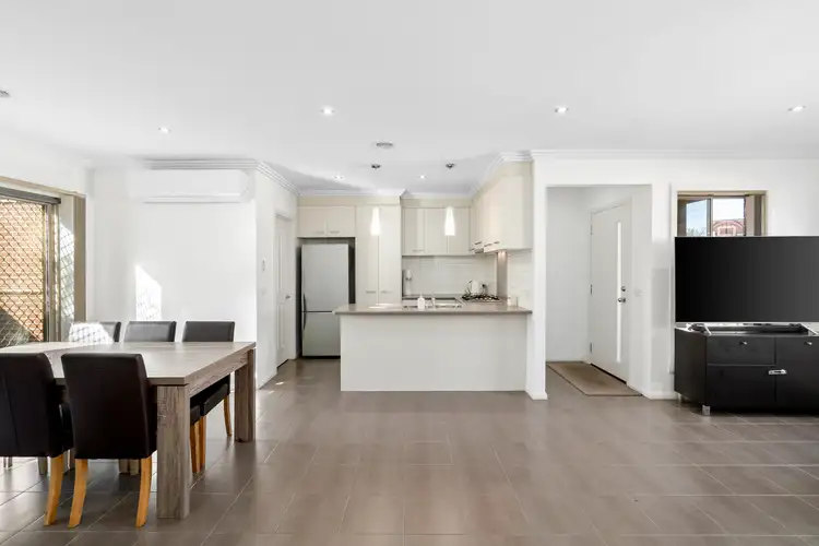 2/16 Eleanor Drive, Hoppers Crossing VIC 3029