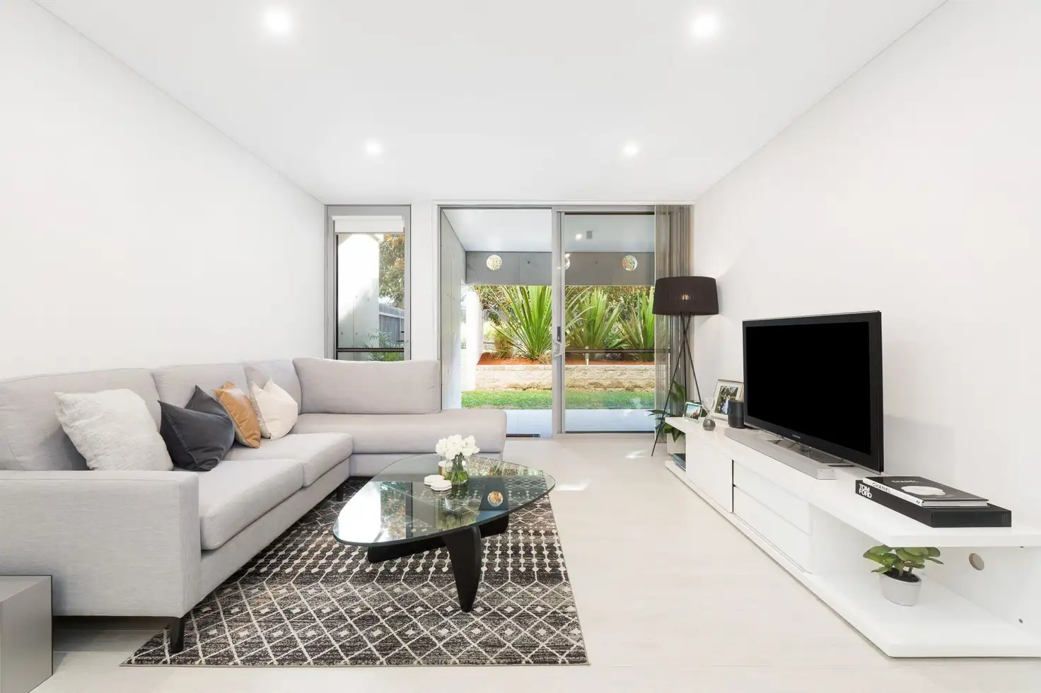 Main view of Homely unit listing, 4/26 Merton Street, Sutherland NSW 2232