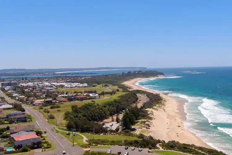 112 Caves Beach Road, Caves Beach NSW 2281