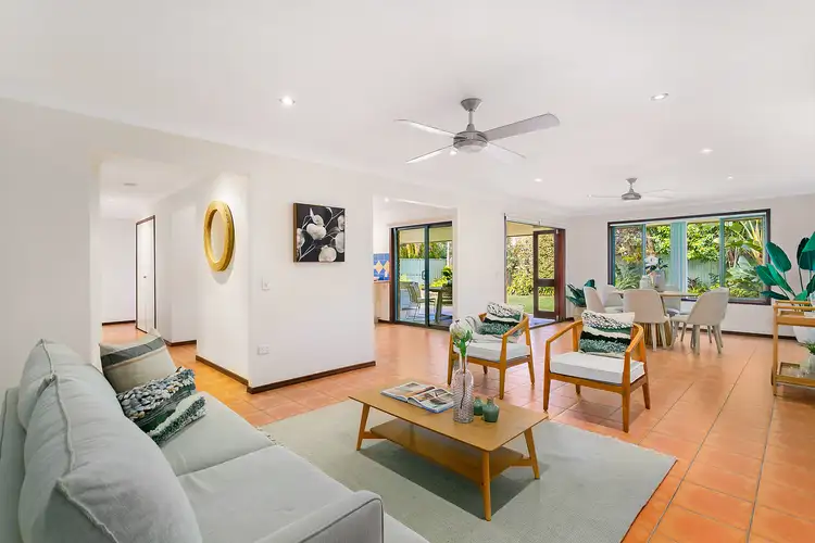 6 Holbrook Way, Elanora QLD 4221