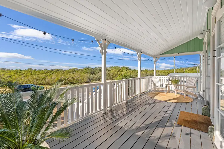 857 Esplanade, Lota QLD 4179