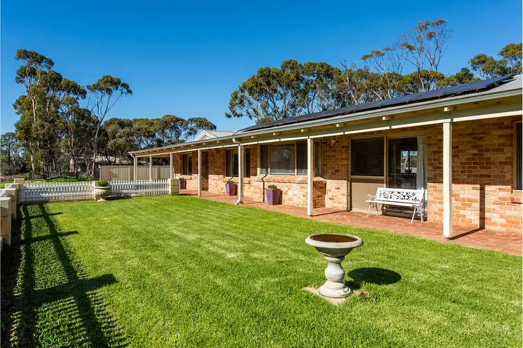 105 Seaforth Street, Moora WA 6510