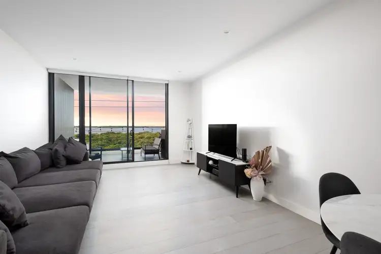 204/8 Foreshore Boulevard