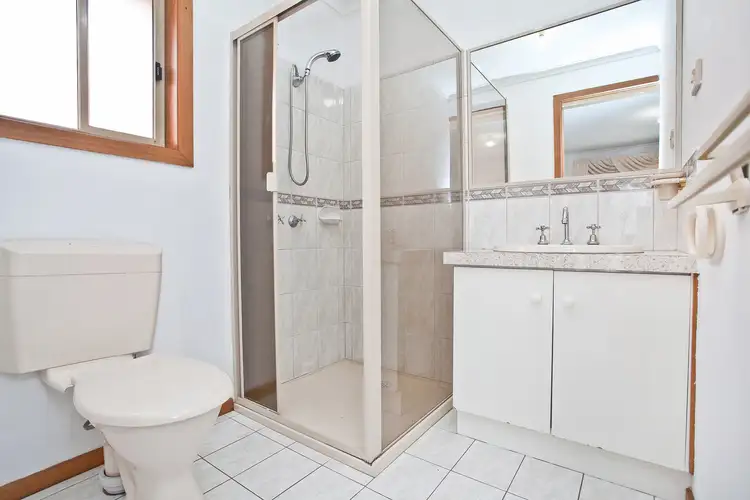 Fifth view of Homely house listing, 2 Sundew Close, Hillside VIC 3037