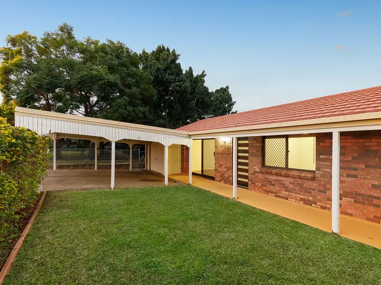 30 Burgoyne Street, Bundamba QLD 4304