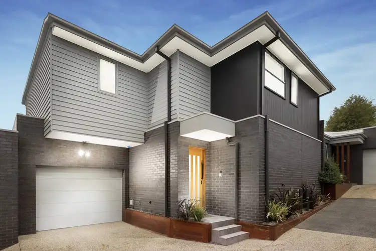 2/100 Winifred Street, Oak Park VIC 3046