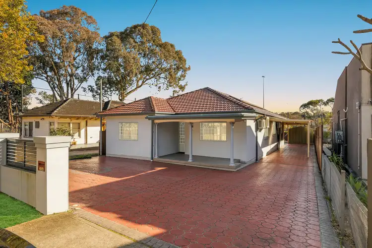 394 Waterloo Road, Greenacre NSW 2190