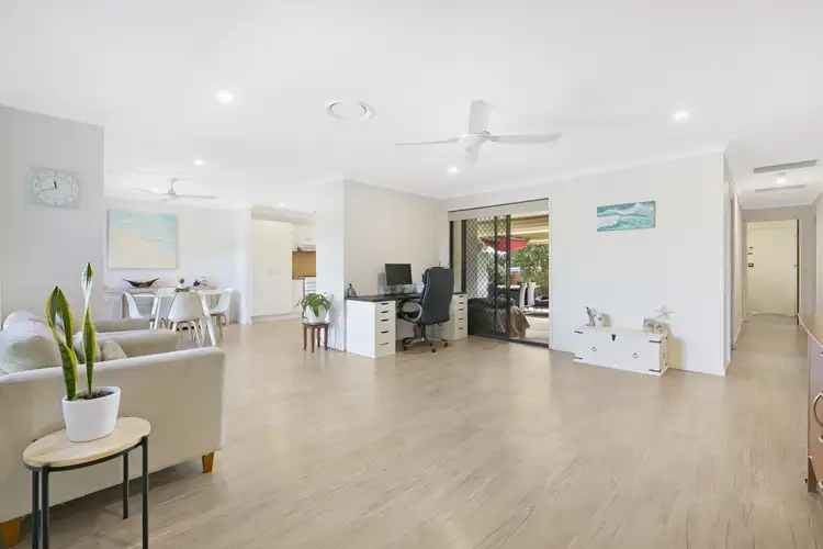 31 Southerly Street, Mermaid Waters QLD 4218