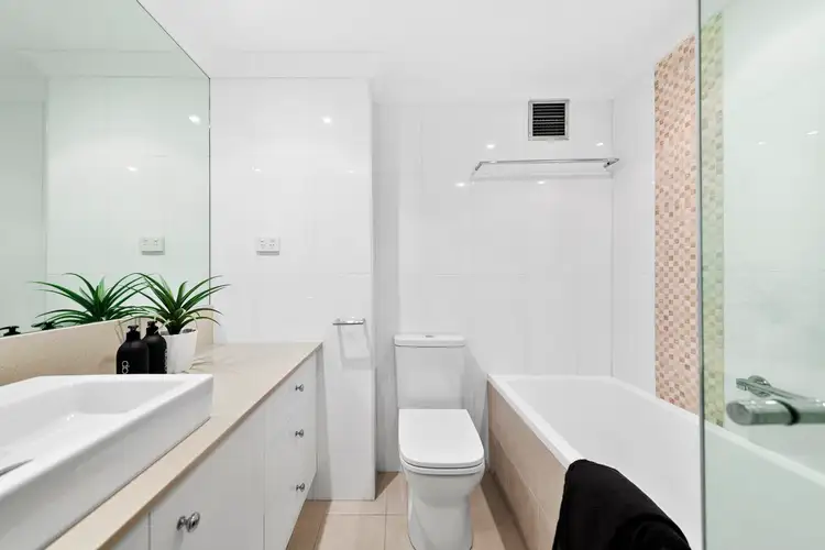 Sixth view of Homely unit listing, 11/73 Evans Street, Freshwater NSW 2096