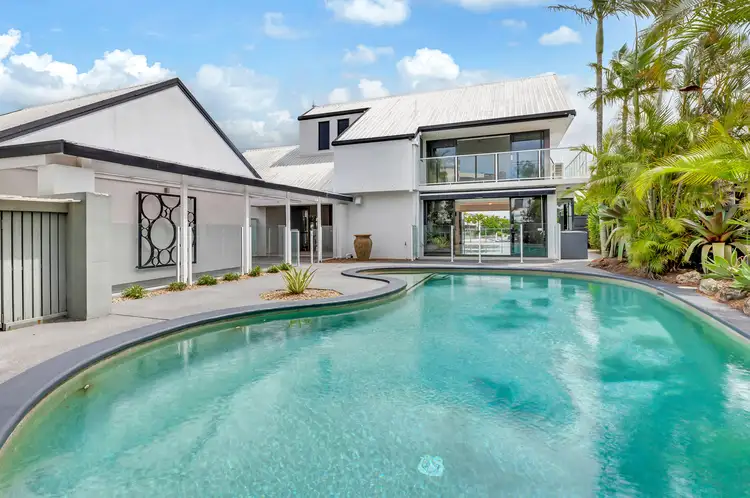 6 Mercedes Place