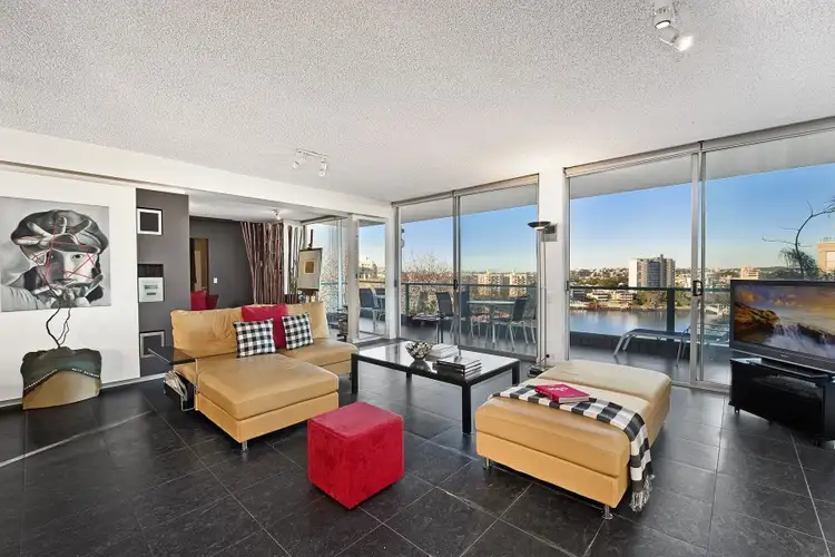 Main view of Homely unit listing, 5/90 Lambert Street, Kangaroo Point QLD 4169