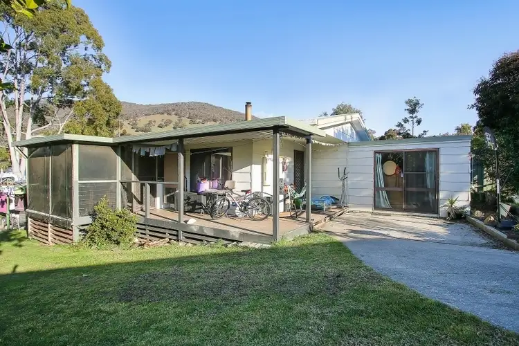 Main view of Homely house listing, 4 Pearce Court, Tallangatta VIC 3700
