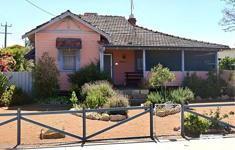 17 Stickland Street, Wongan Hills WA 6603