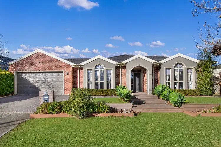 15 Summerhill Drive, Hillside VIC 3037
