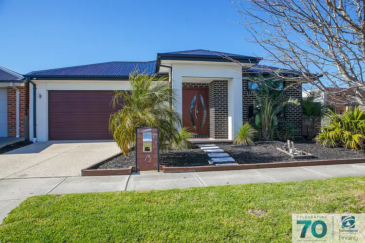 15 Lindwall Drive, Cranbourne West VIC 3977