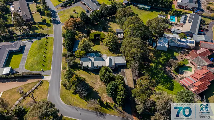 11 Earlston Circuit, Cranbourne VIC 3977
