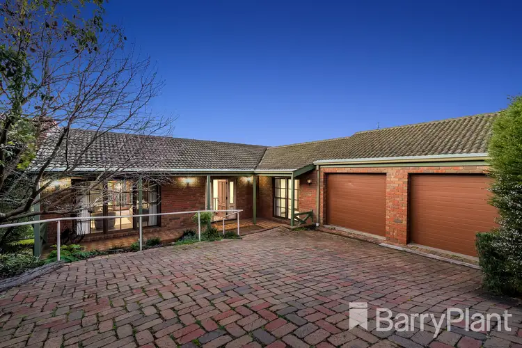 18 Manor Crescent, Highton VIC 3216