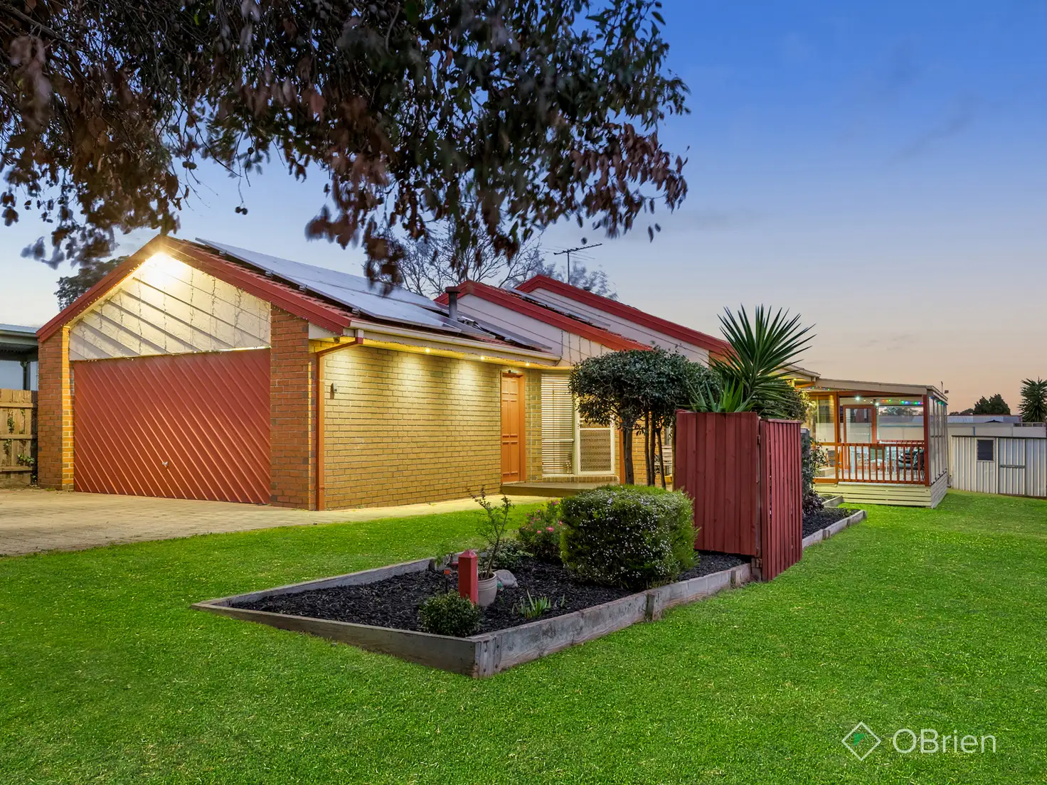 Main view of Homely house listing, 2 Griffith Place, Carrum Downs VIC 3201
