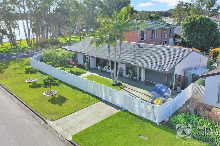 8 Elizabeth Parade, Forster NSW 2428