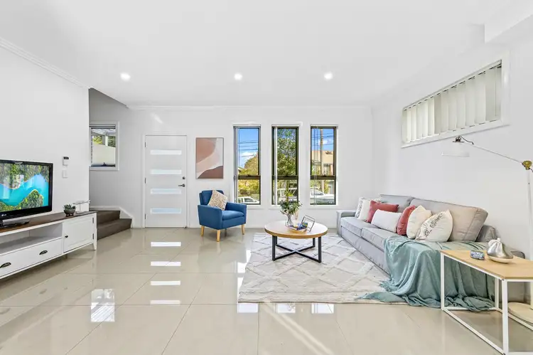 2/27 Charles Street