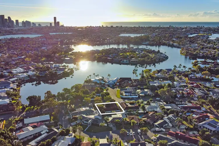 90 Barrier Reef Drive, Mermaid Waters QLD 4218
