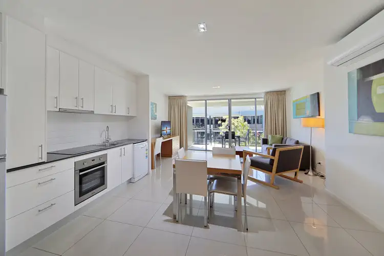 627 Esplanade, Urangan QLD 4655