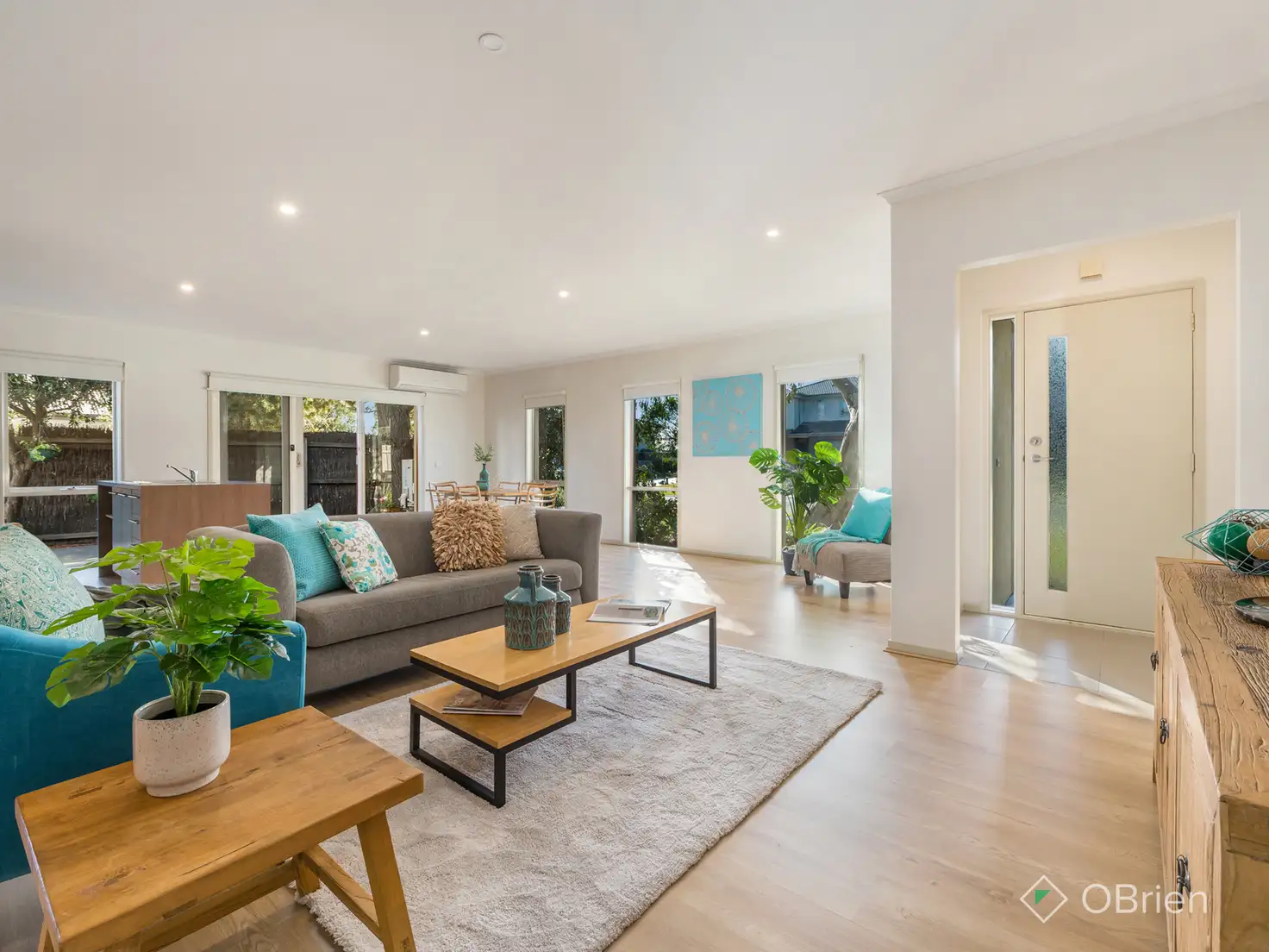 Main view of Homely unit listing, 1/52 Brunnings Road, Carrum Downs VIC 3201