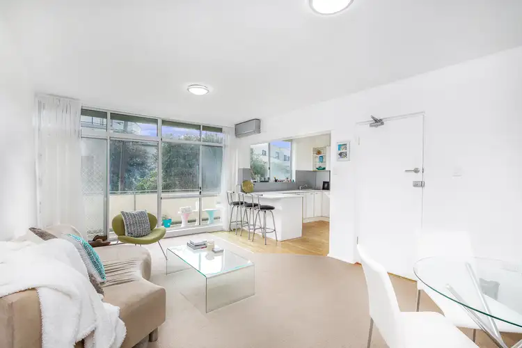 3/4 Roker Street