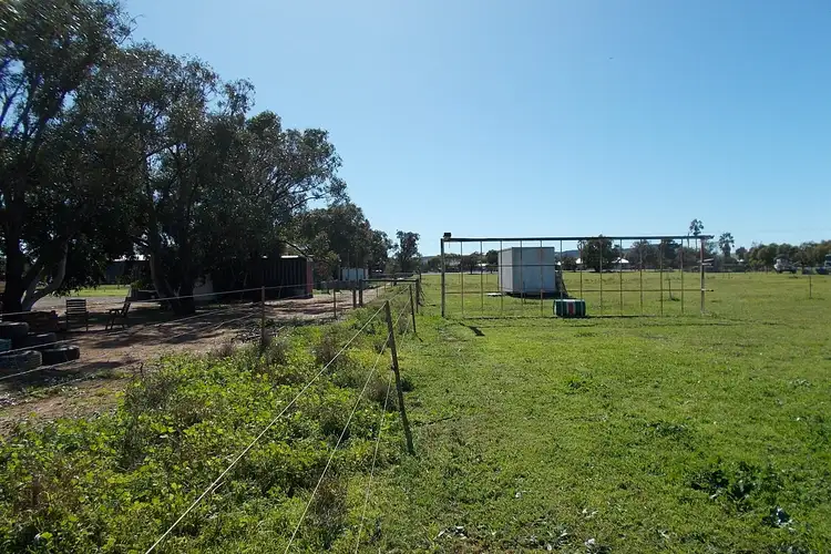 243 Eastlyn Drive, Deepdale WA 6532