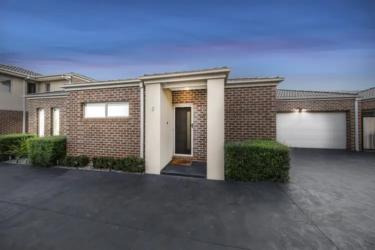2/4 Arminell Court, Hillside VIC 3037