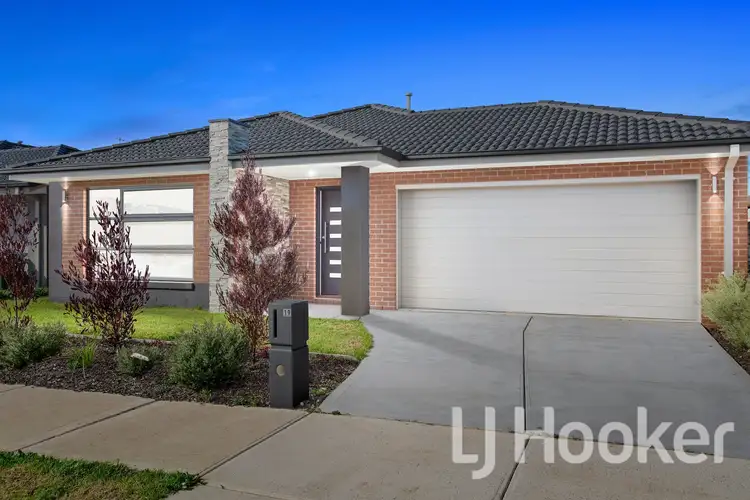 19 Henderson Drive, Tarneit VIC 3029