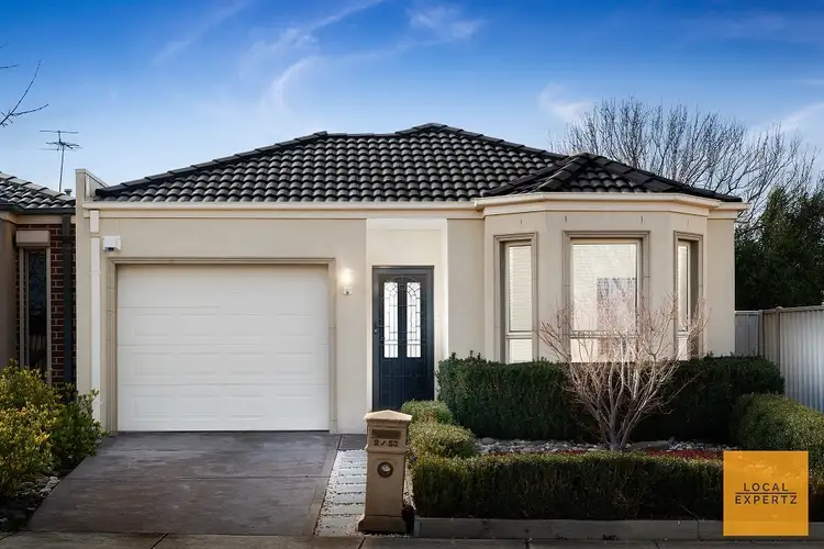 2/53 Carlyon Close, Melton West VIC 3337