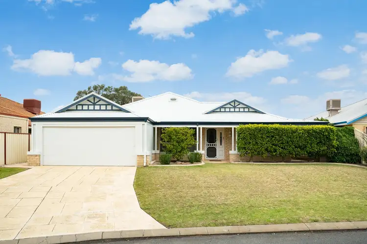 9 Suncrest Meander, Meadow Springs WA 6210