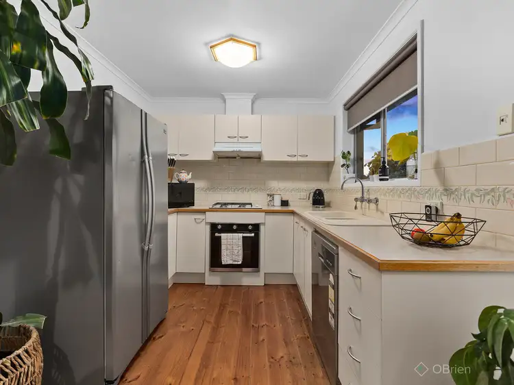 Fifth view of Homely house listing, 10 Millwood Avenue, Berwick VIC 3806