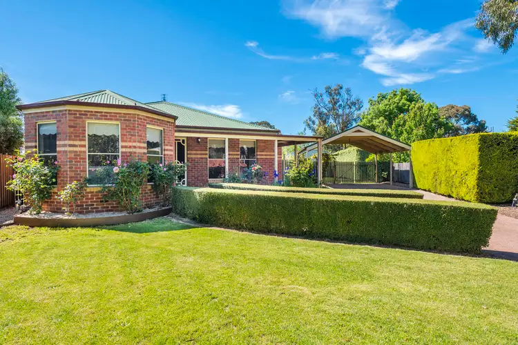 1 Pine Close, Woodend VIC 3442