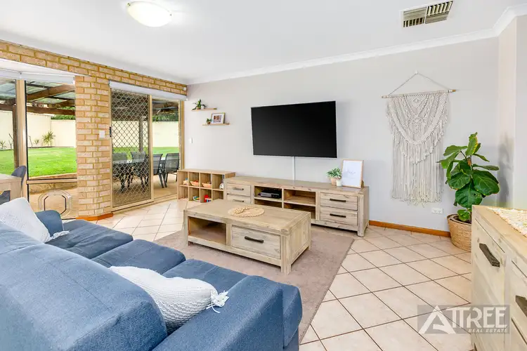 15B Embassy Court, Thornlie WA 6108