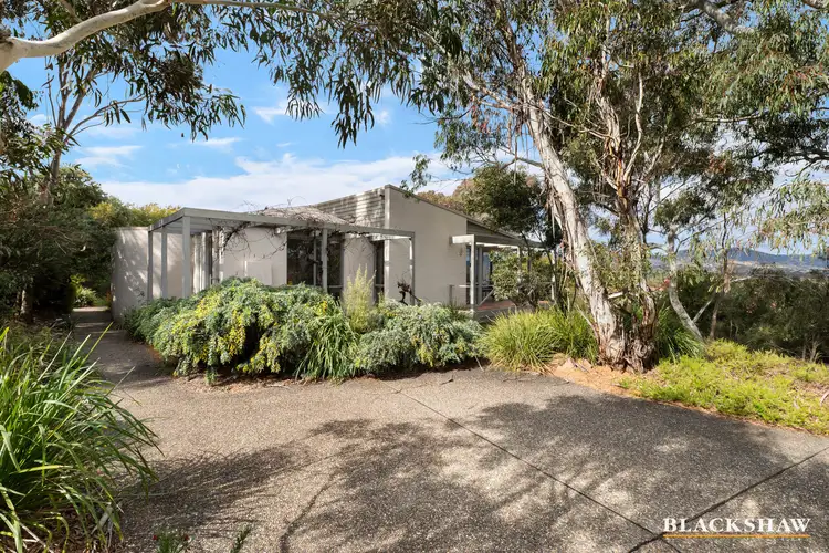 6 Cuthbertson Crescent, Oxley ACT 2903