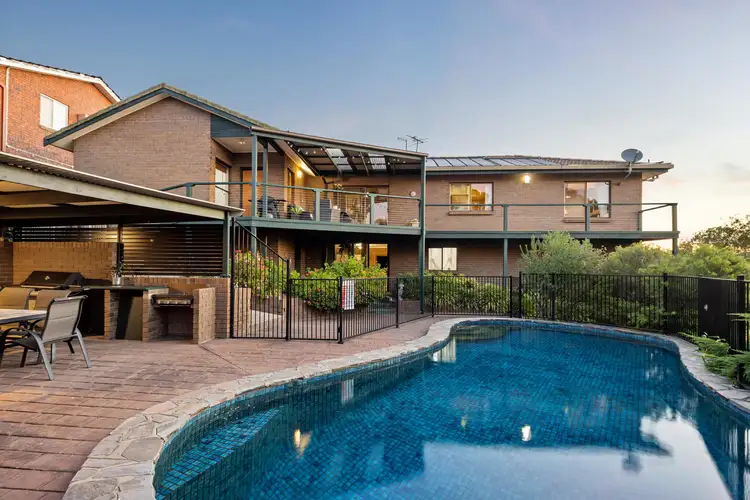 16 Glenwood Drive, Bellevue Heights SA 5050