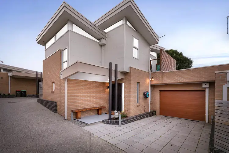 2/15 Esmale Street