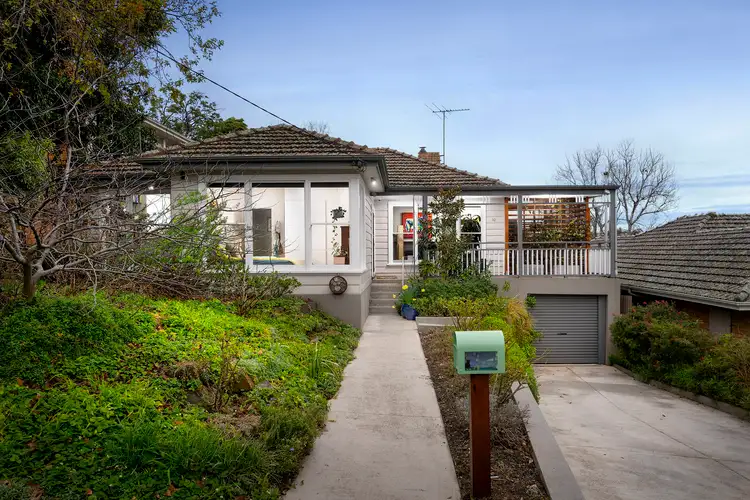 10 Lind Street, Strathmore VIC 3041