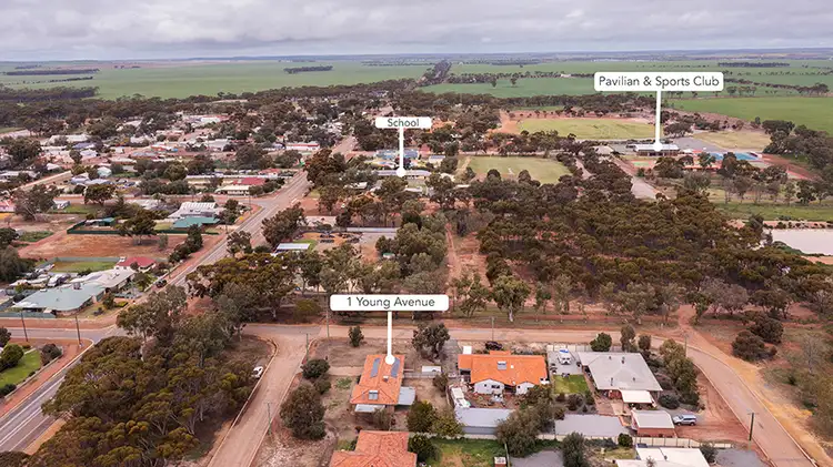 Fifth view of Homely house listing, 1 Young Avenue, Kondinin WA 6367